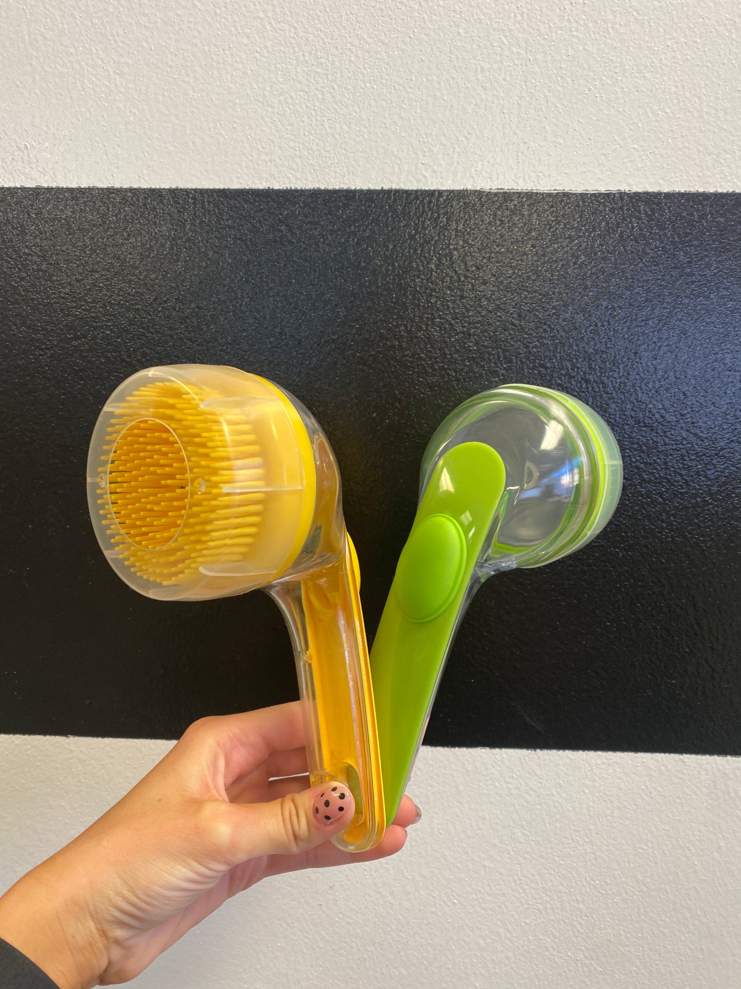 Dog Shampoo Brush